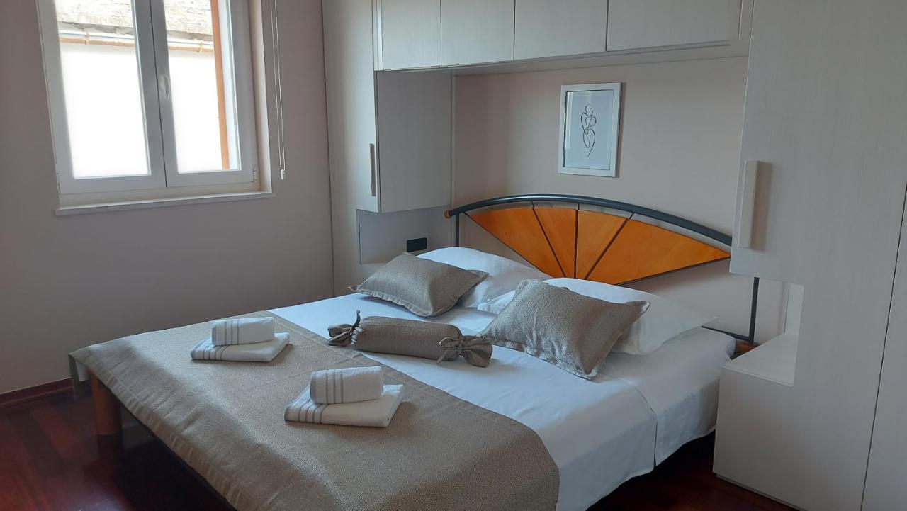 Appartamento Luxury Penthouse Roberta Primošten Esterno foto
